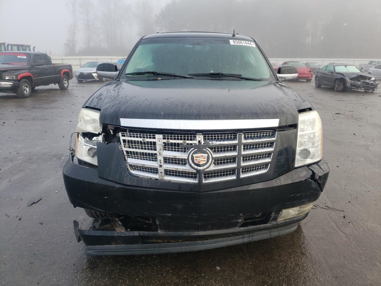 2010 Cadillac Escalade - Image 5