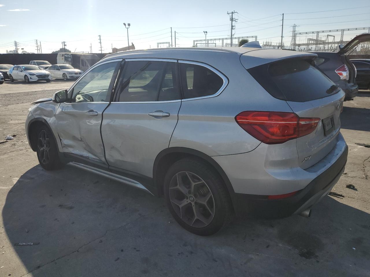 VIN WBXHU7C54K5L10054 2019 BMW X1 no.2