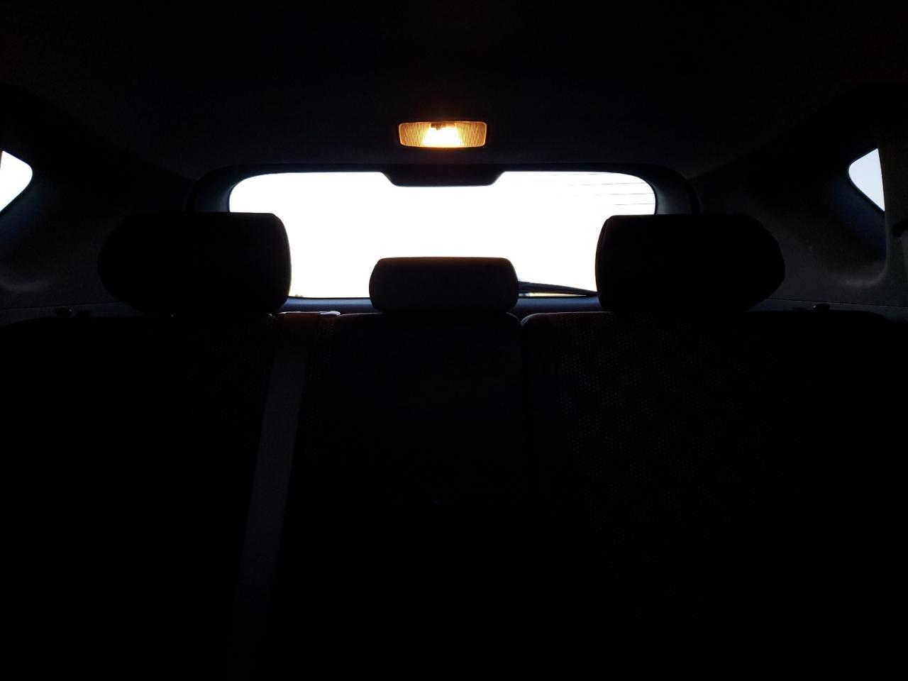 2009 Pontiac Vibe - Image 10