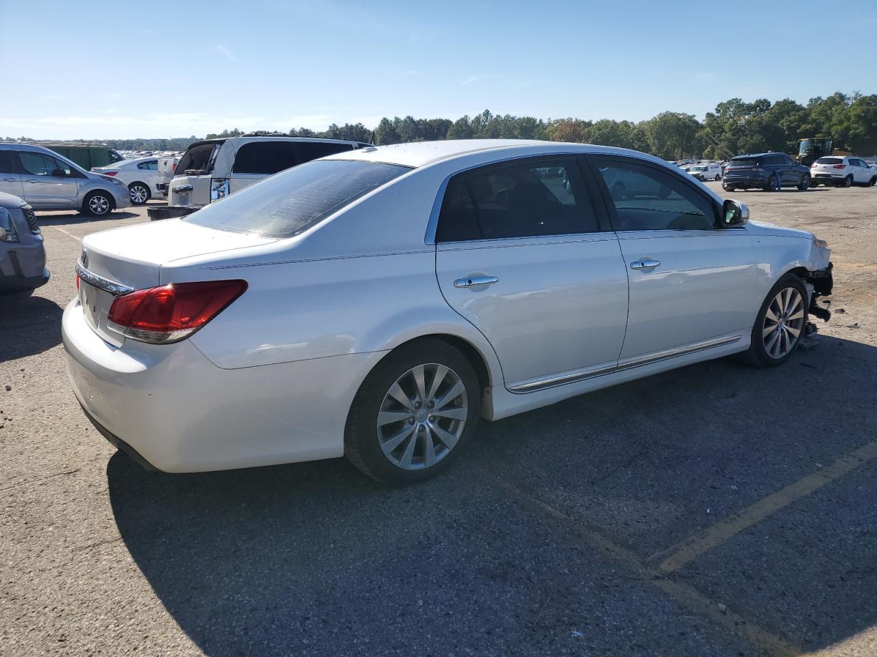 2012 Toyota Avalon - Image 3