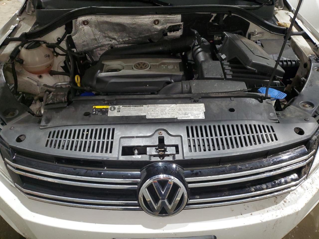 2017 Volkswagen Tiguan - Image 14