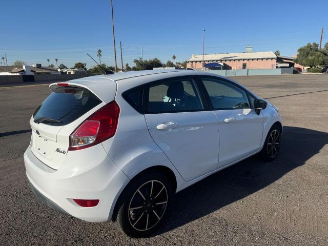 Hatchbacks FORD FIESTA 2016 Biały