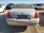 2005 Lincoln Town Car Signature Limited zu verkaufen in Wichita, KS - Front End