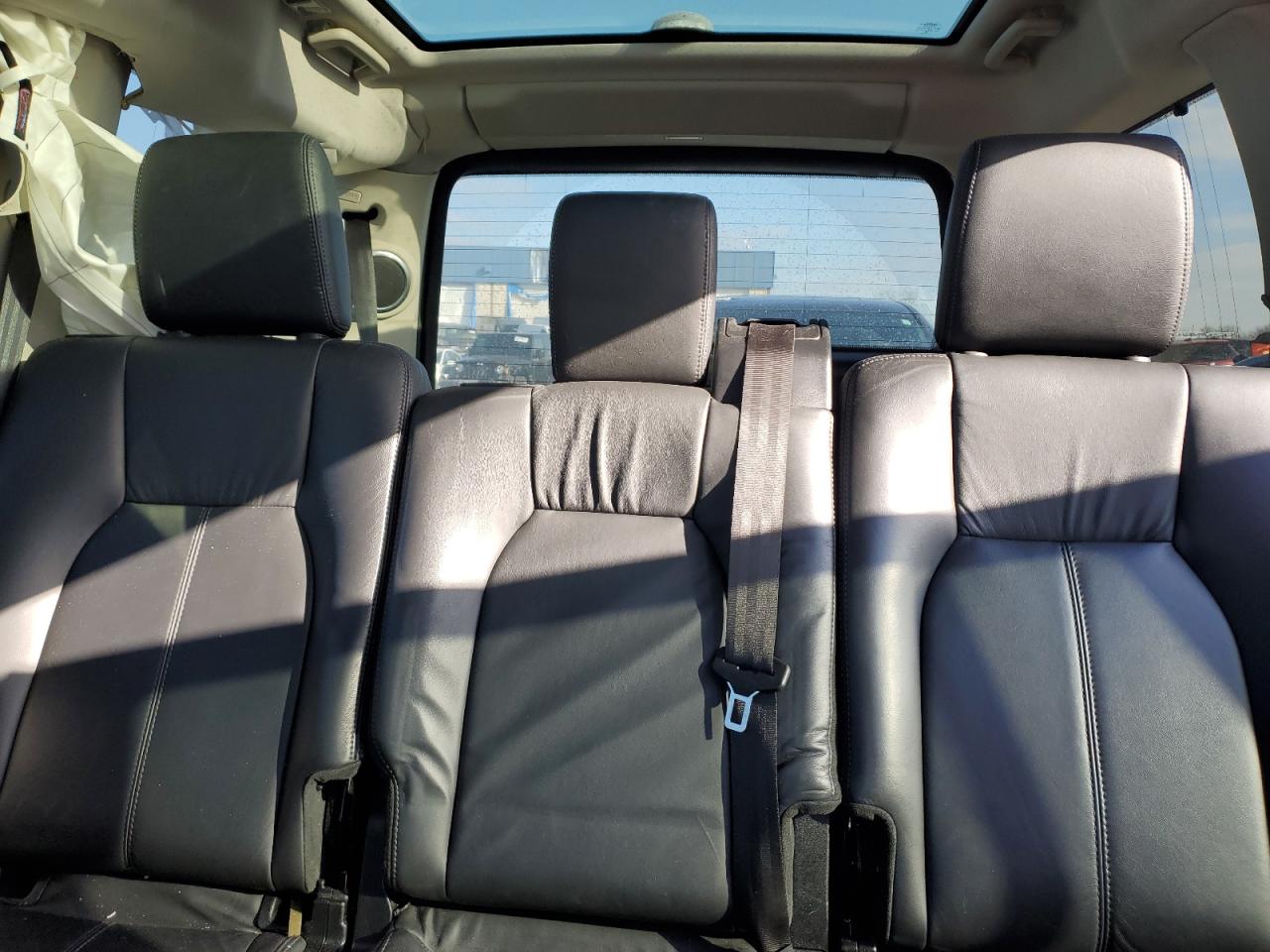 2014 Land Rover LR4 - Image 10