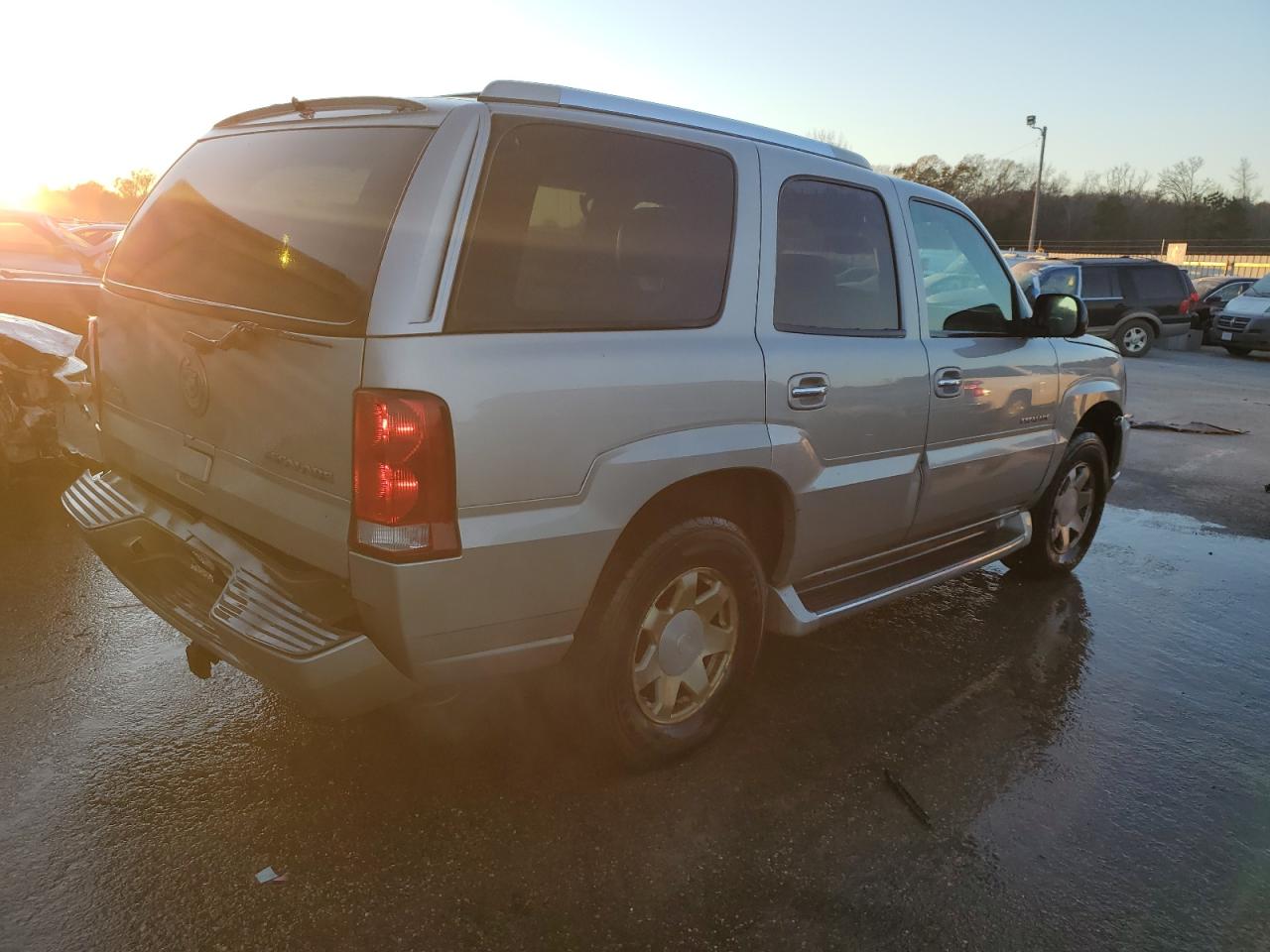 2004 Cadillac Escalade - Image 3