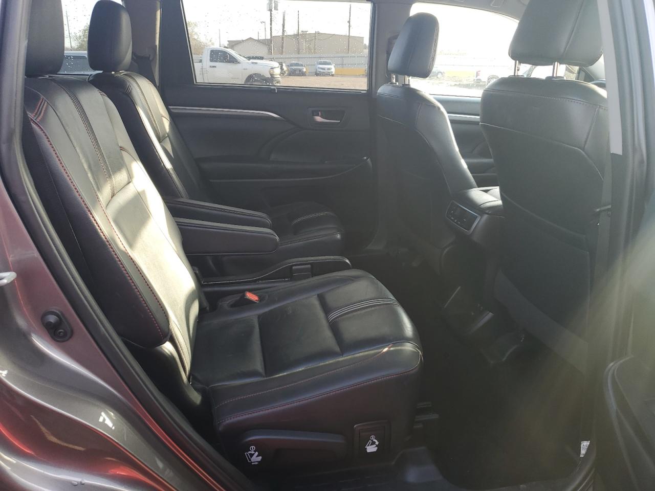 2019 Toyota Highlander - Image 11