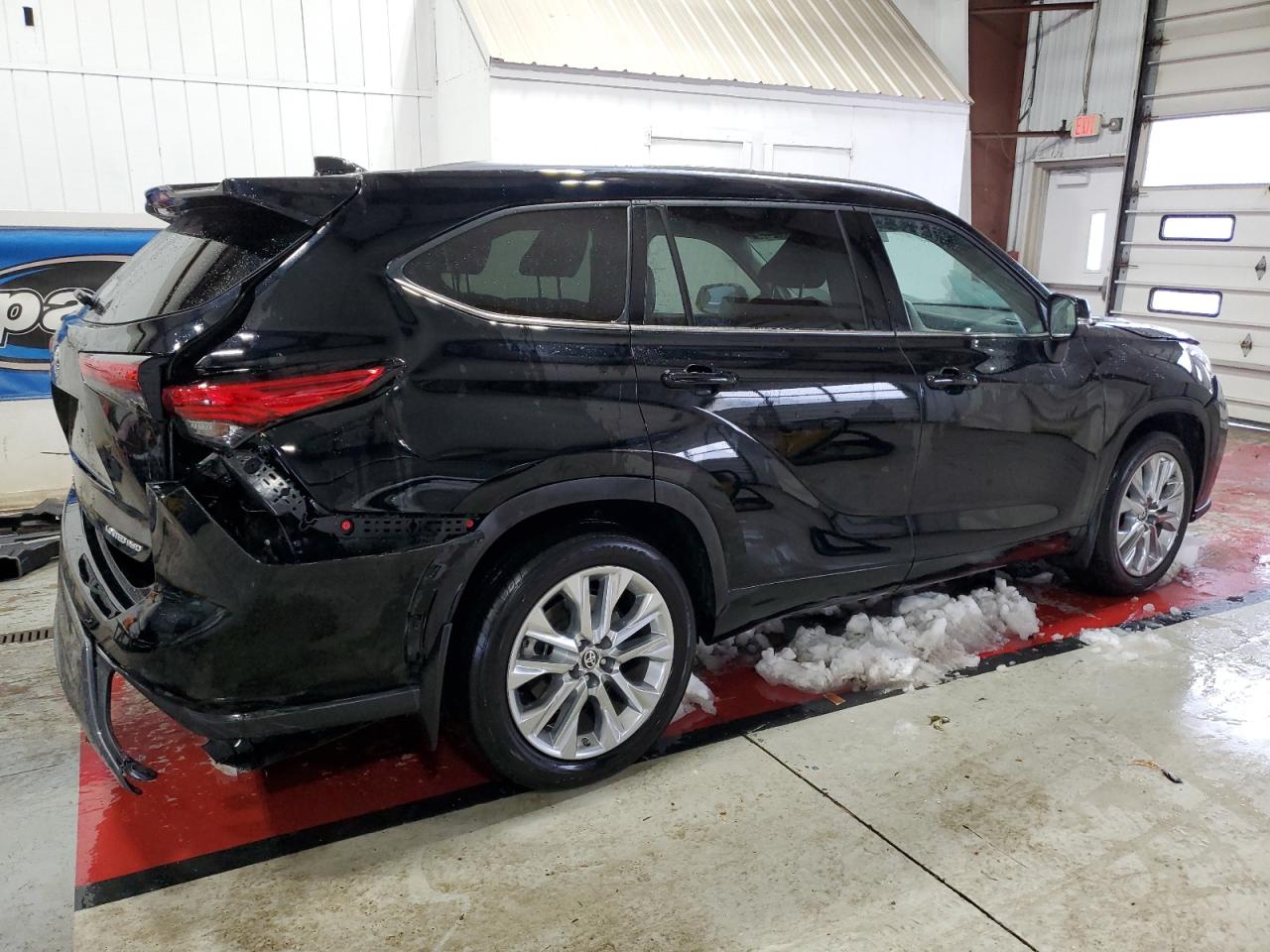 2021 Toyota Highlander - Image 3