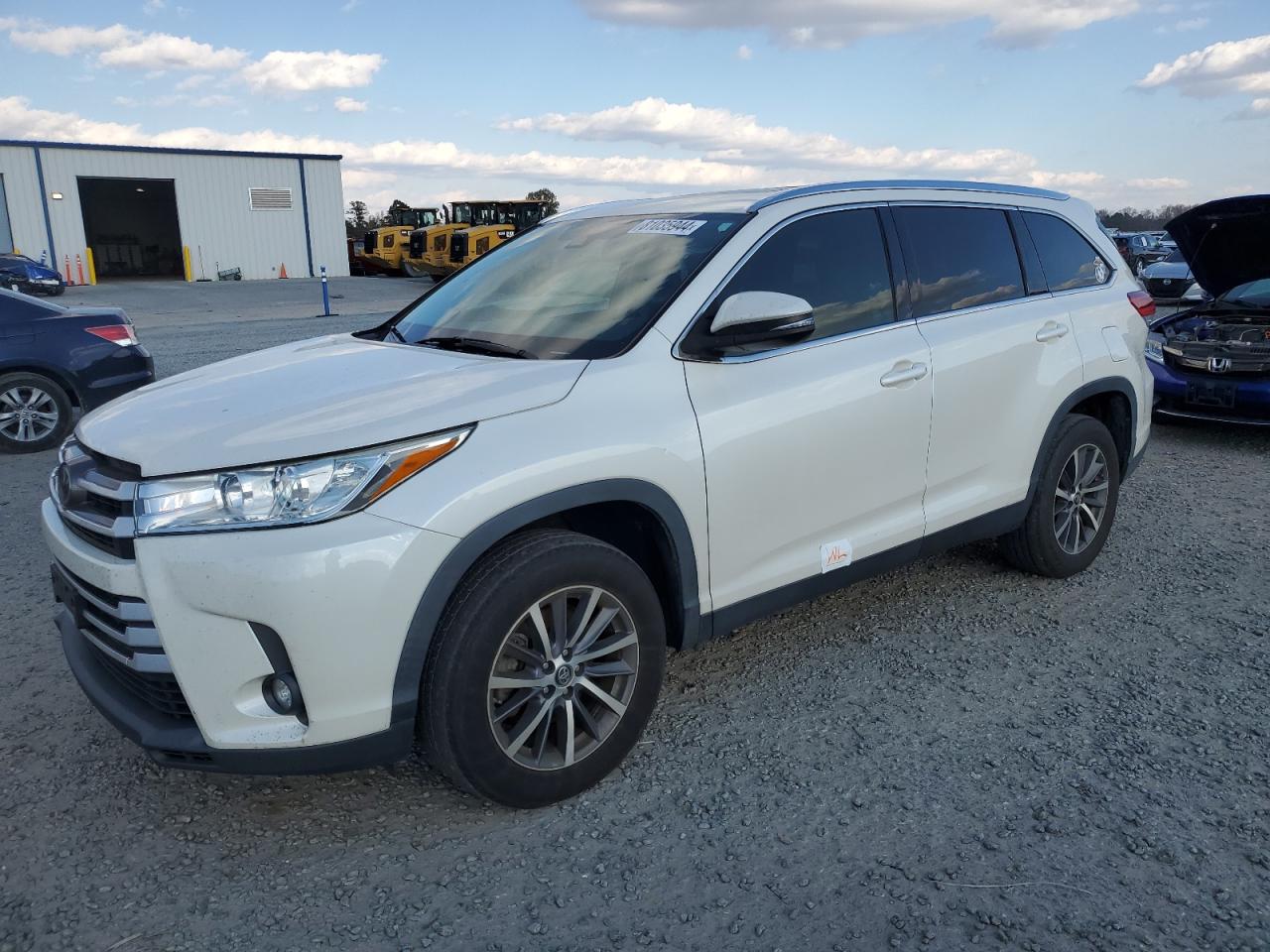 2019 Toyota Highlander - Image 1