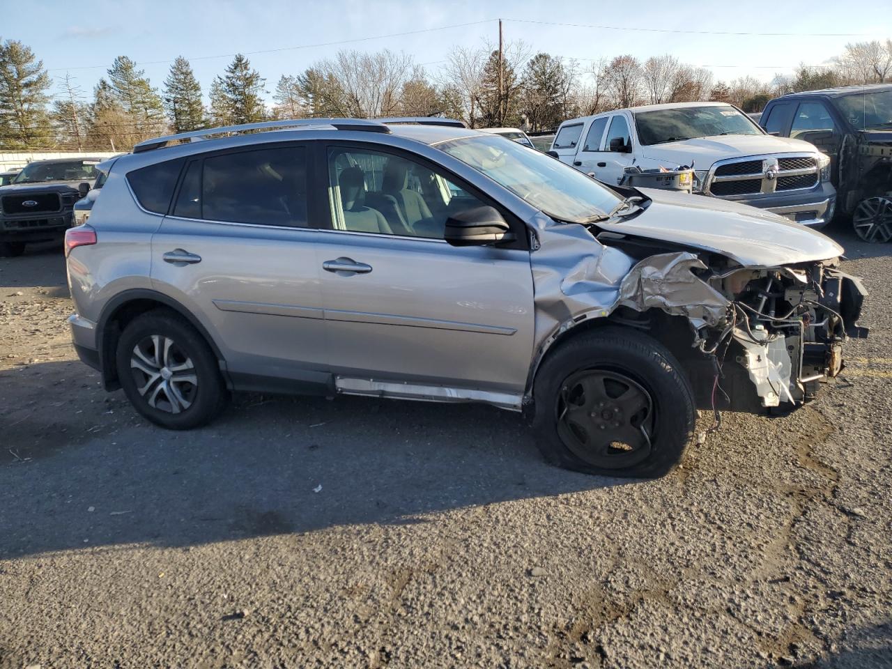 VIN 2T3BFREV4GW425761 2016 TOYOTA RAV4 no.4