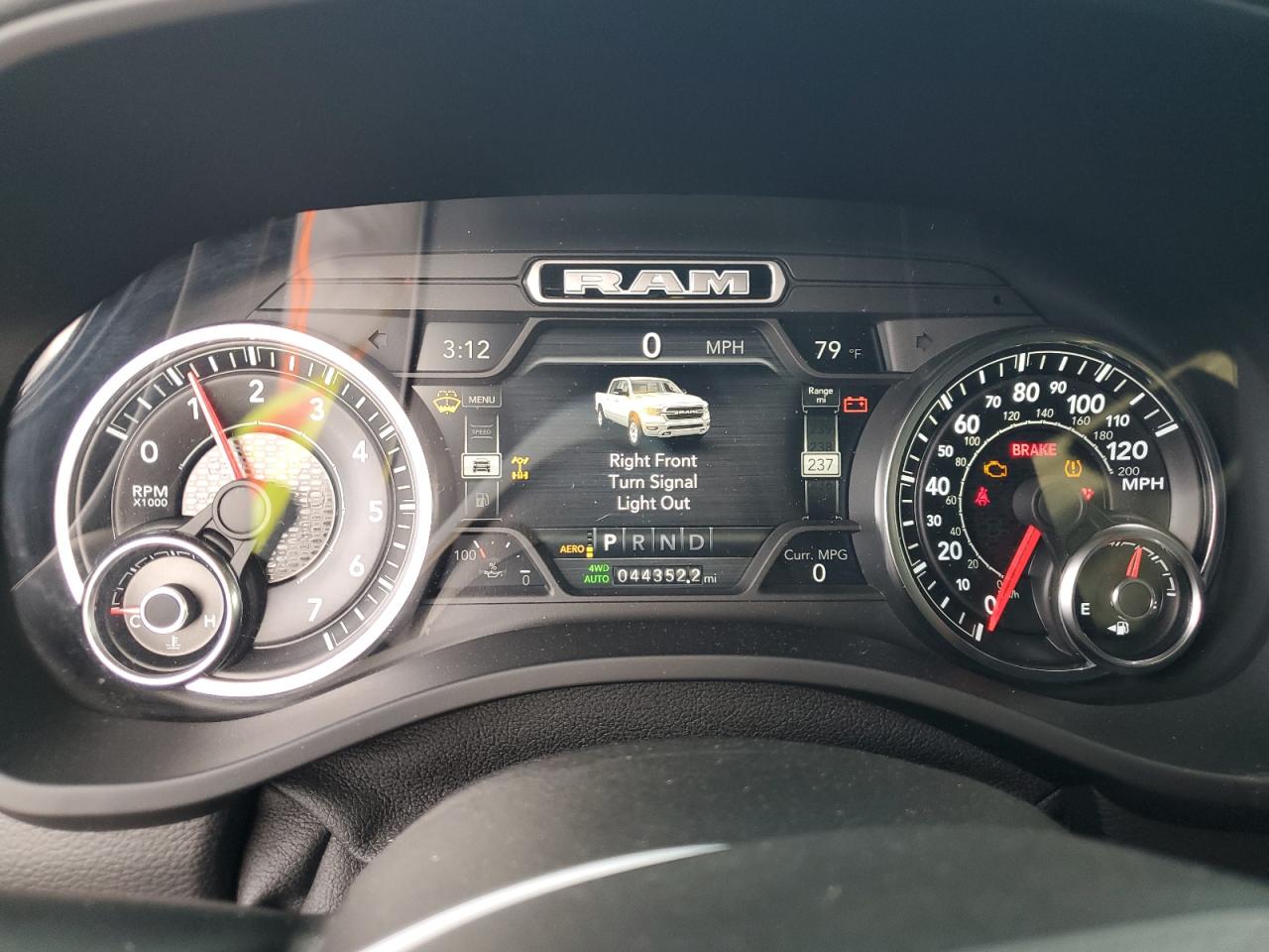 2019 RAM 1500 - Image 9