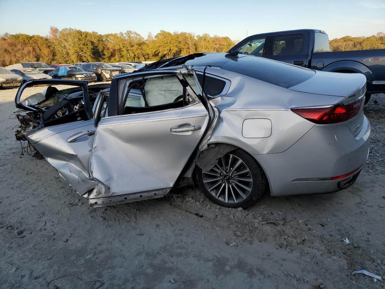 2017 Kia Cadenza - Image 2
