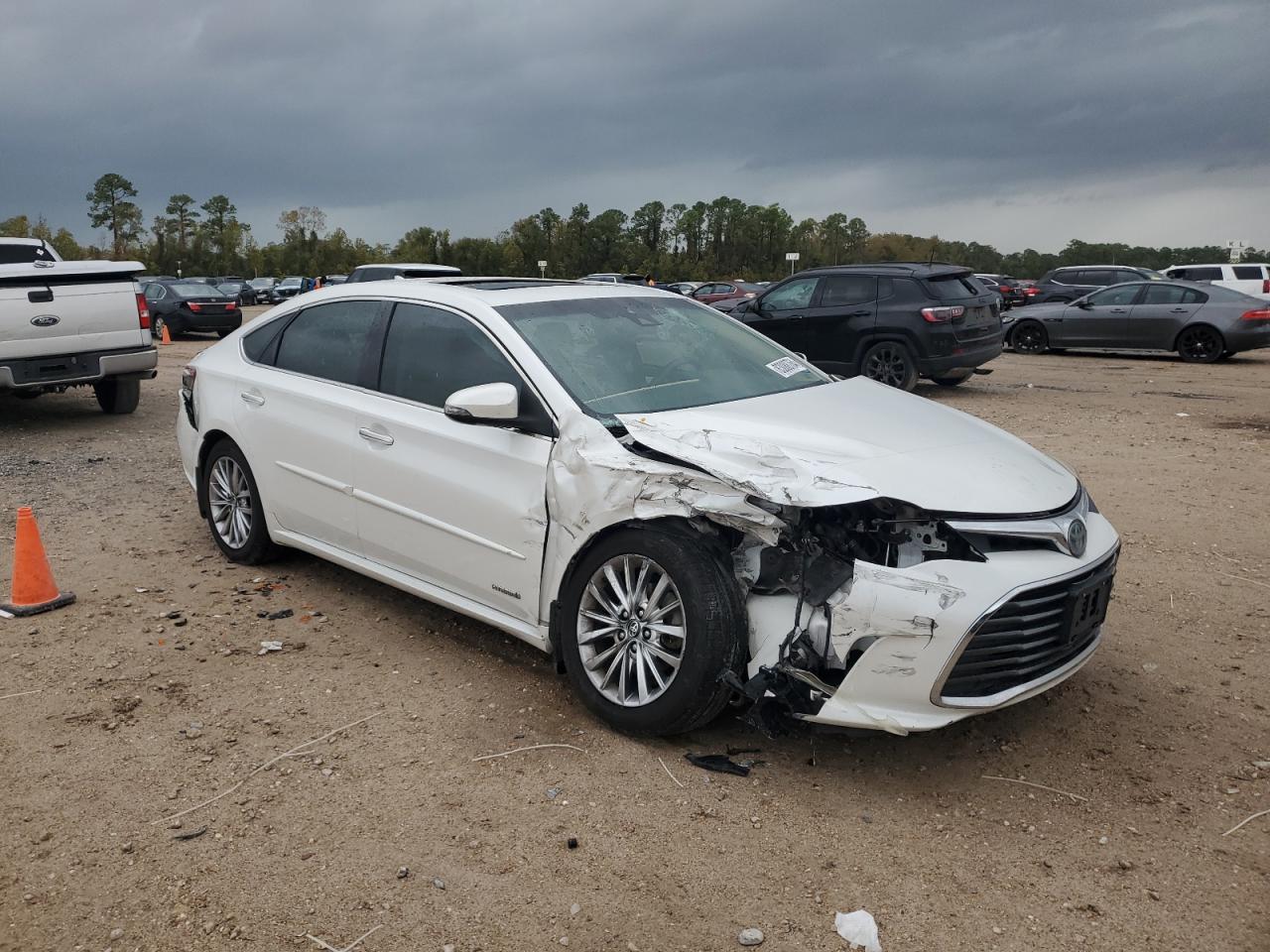 2018 Toyota Avalon - Image 4