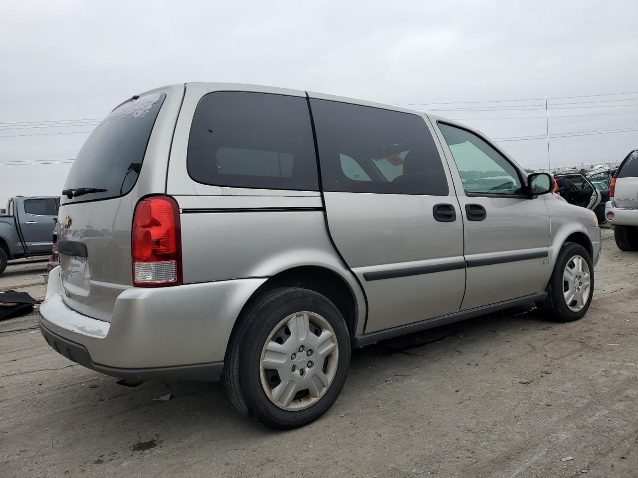 2008 Chevrolet Uplander - Image 3