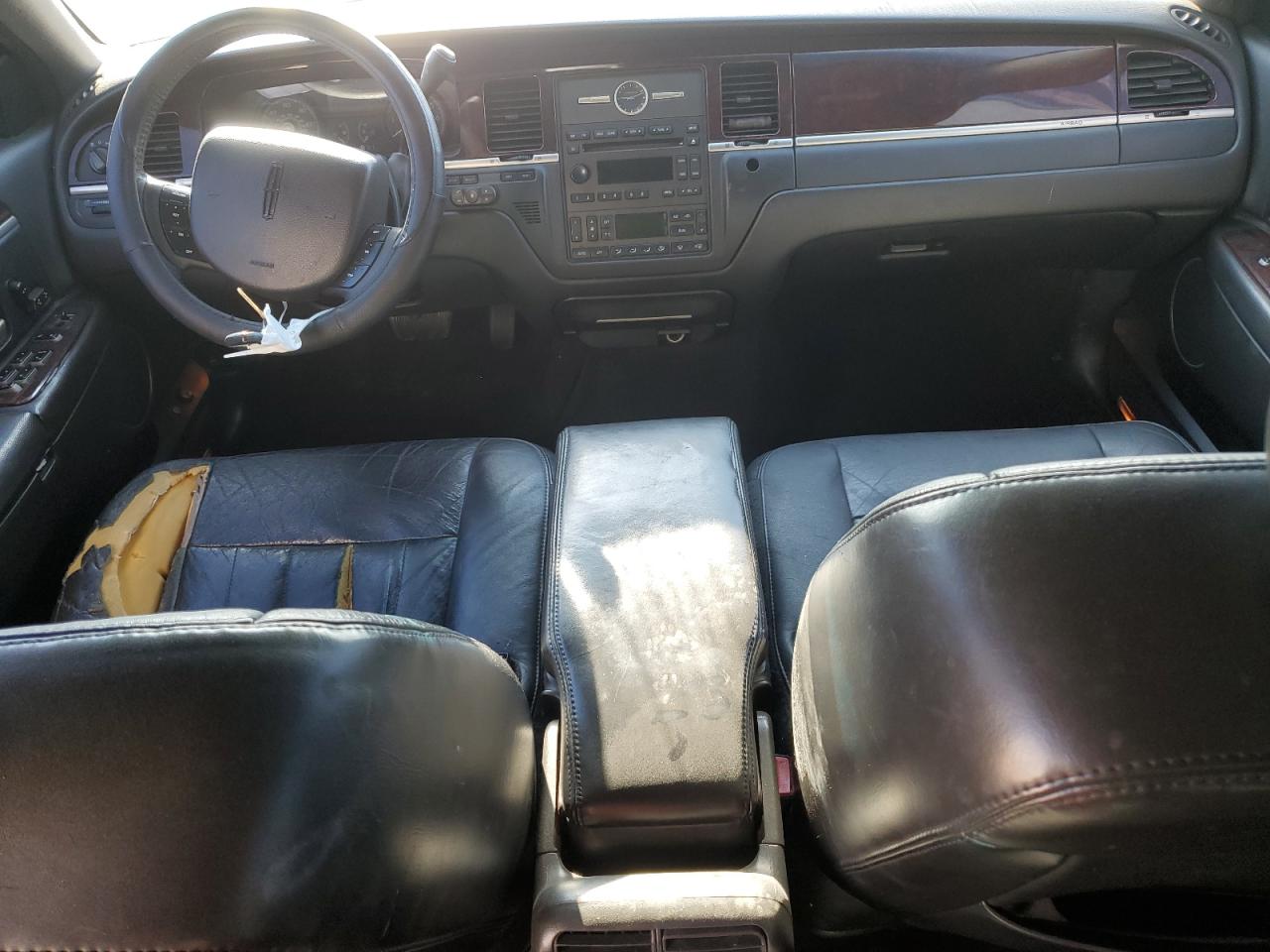 2006 Lincoln Town Car - Image 8