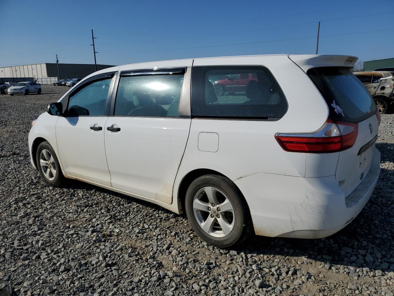 5TDZK3DC4GS704121 2016 TOYOTA SIENNA - Image 2