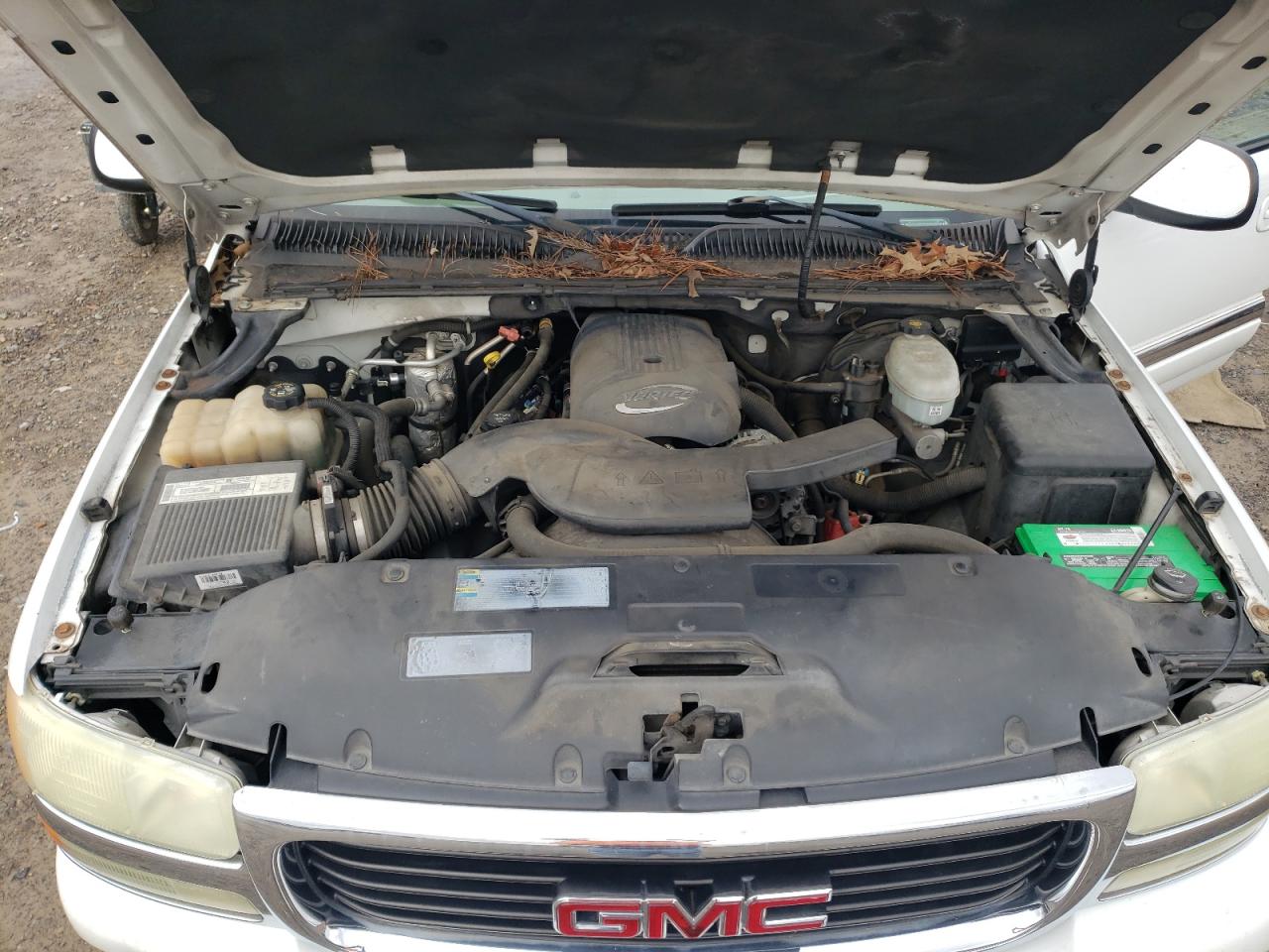 2003 GMC Yukon - Image 13