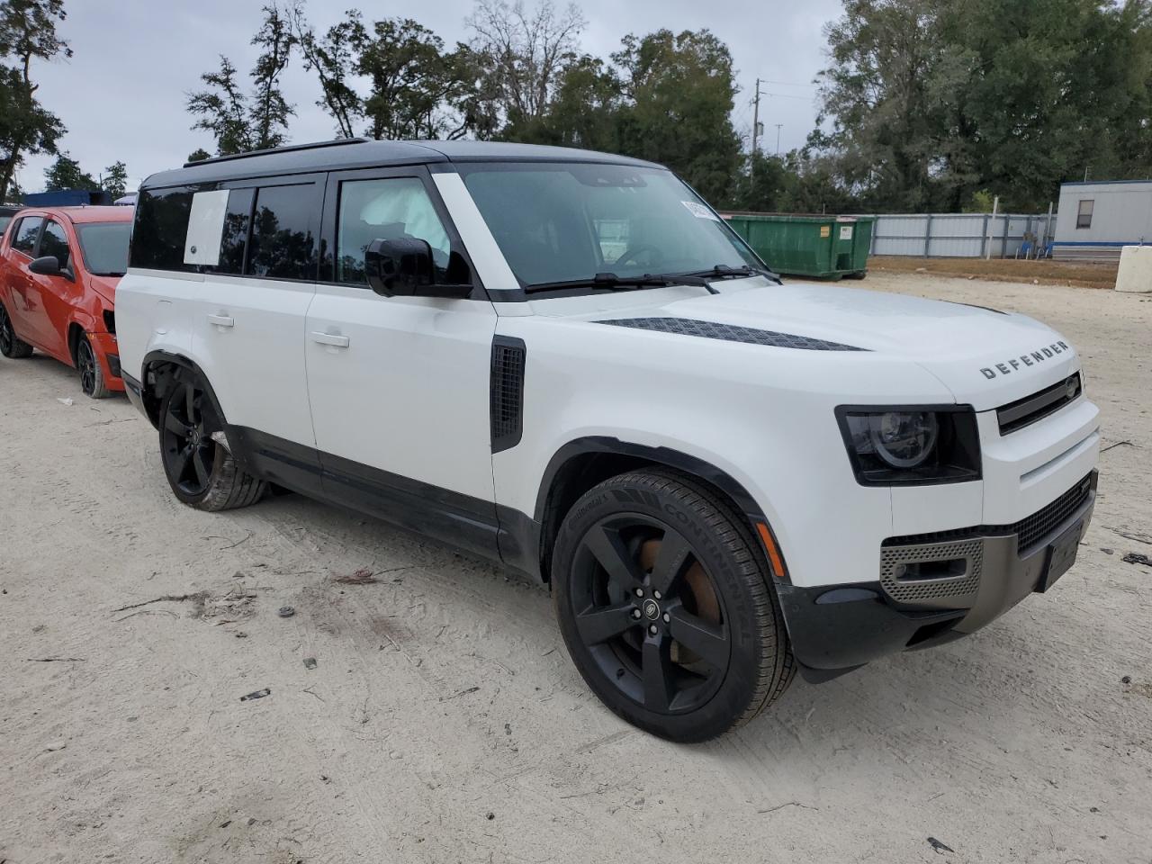 2023 Land Rover Defender - Image 4