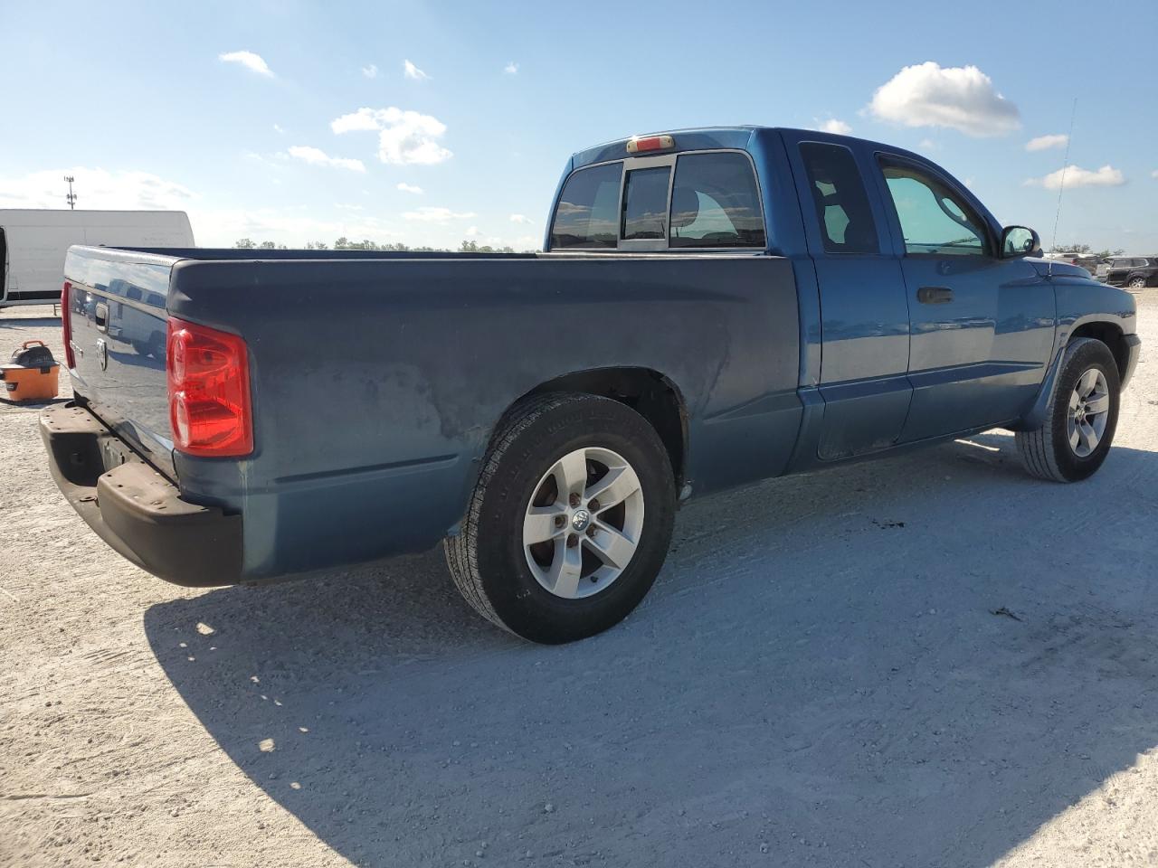 2006 Dodge Dakota - Image 3