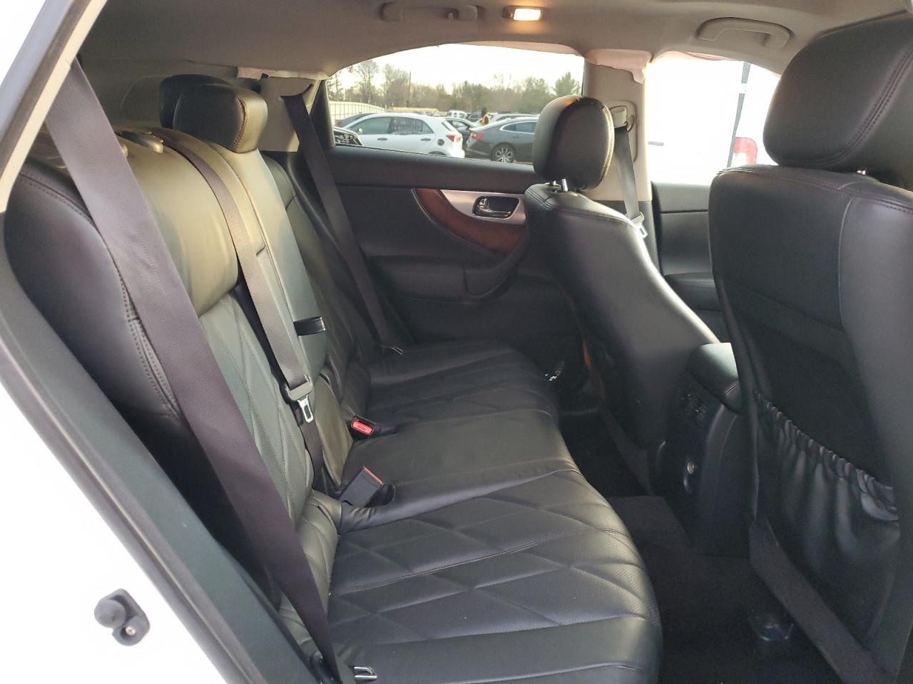 2011 Infiniti FX - Image 10