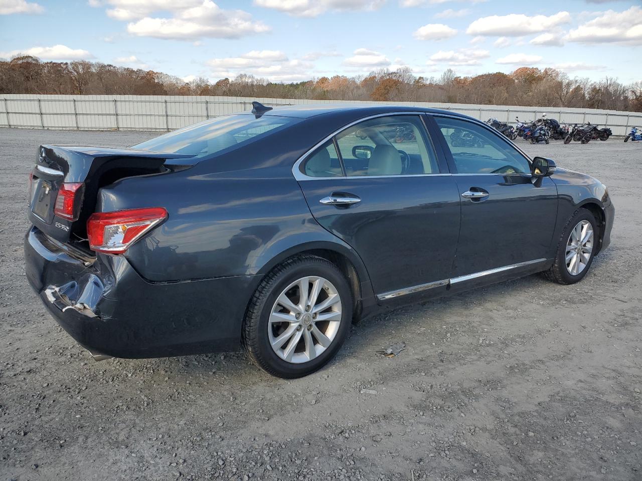 2010 Lexus ES - Image 3