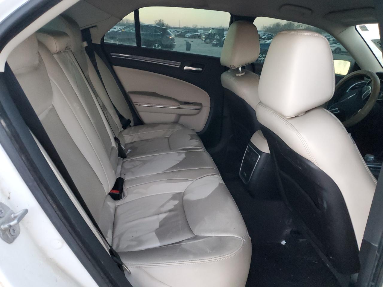 2018 Chrysler 300 - Image 10