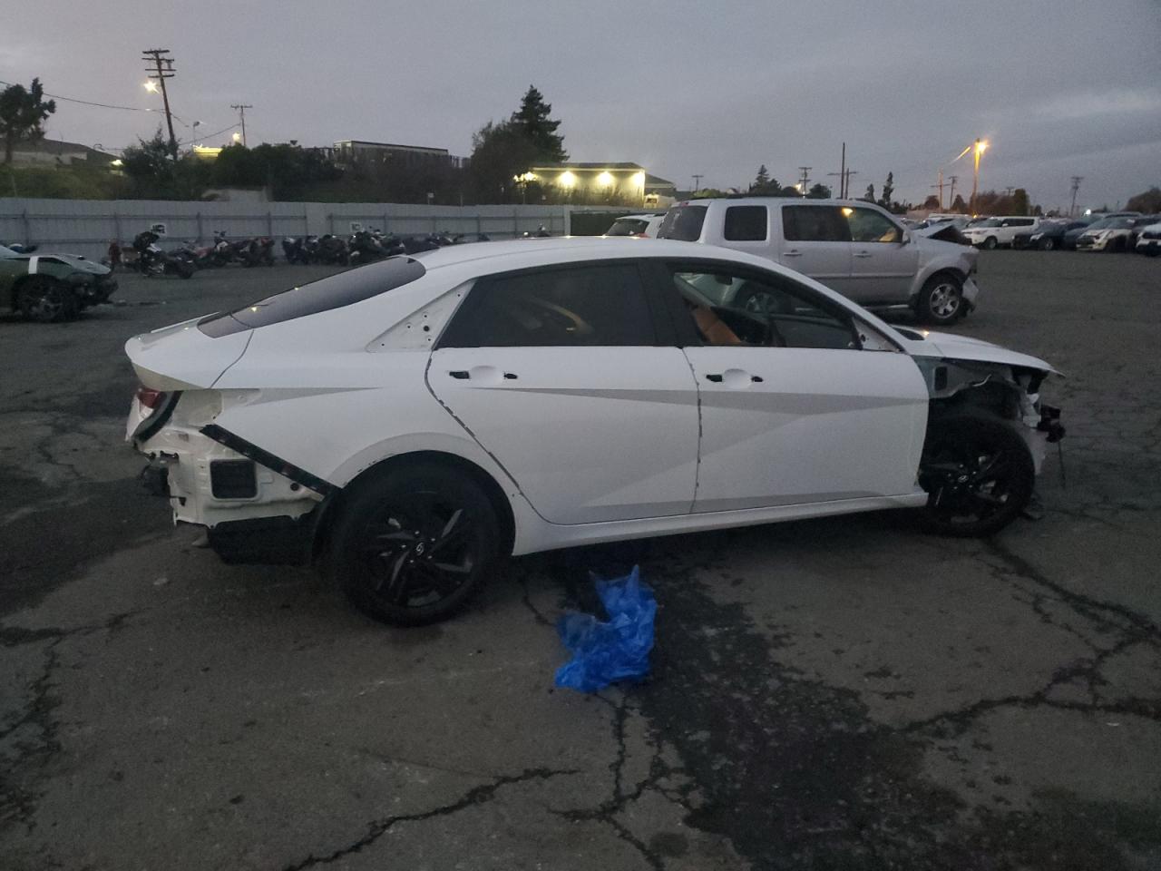 2023 Hyundai Elantra - Image 3