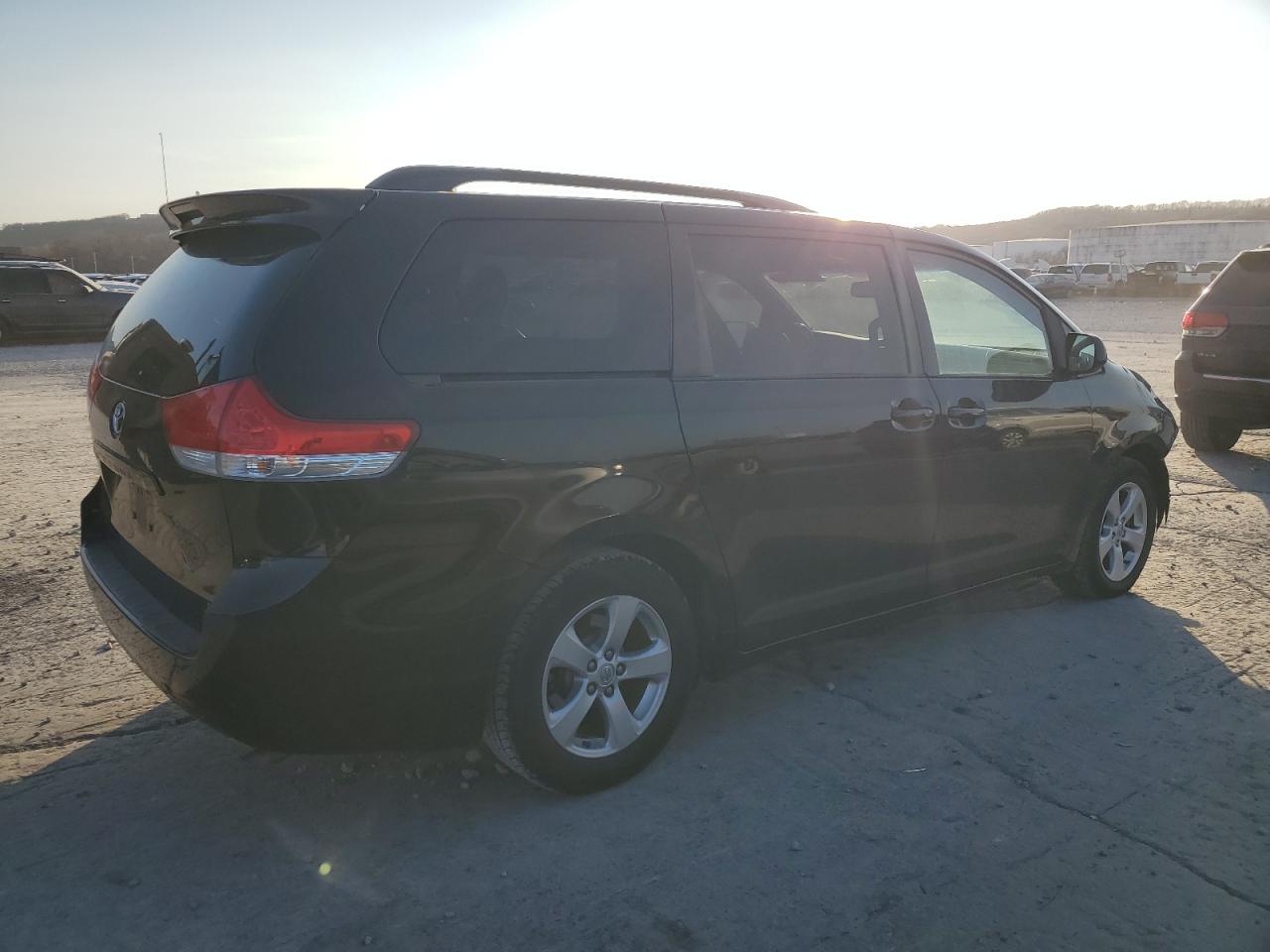 2014 Toyota Sienna - Image 3
