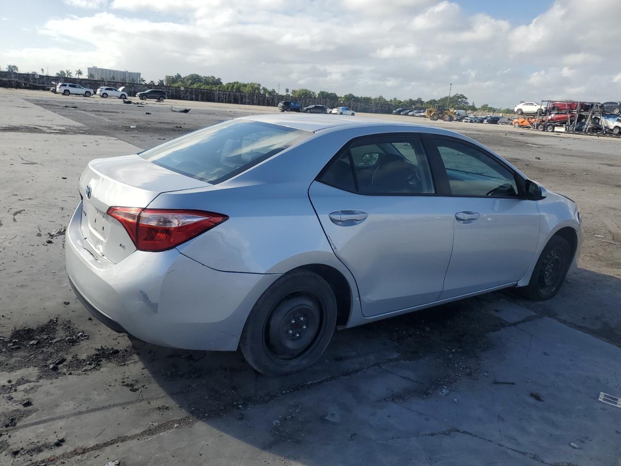 VIN 5YFBURHE1JP769101 2018 TOYOTA COROLLA no.3