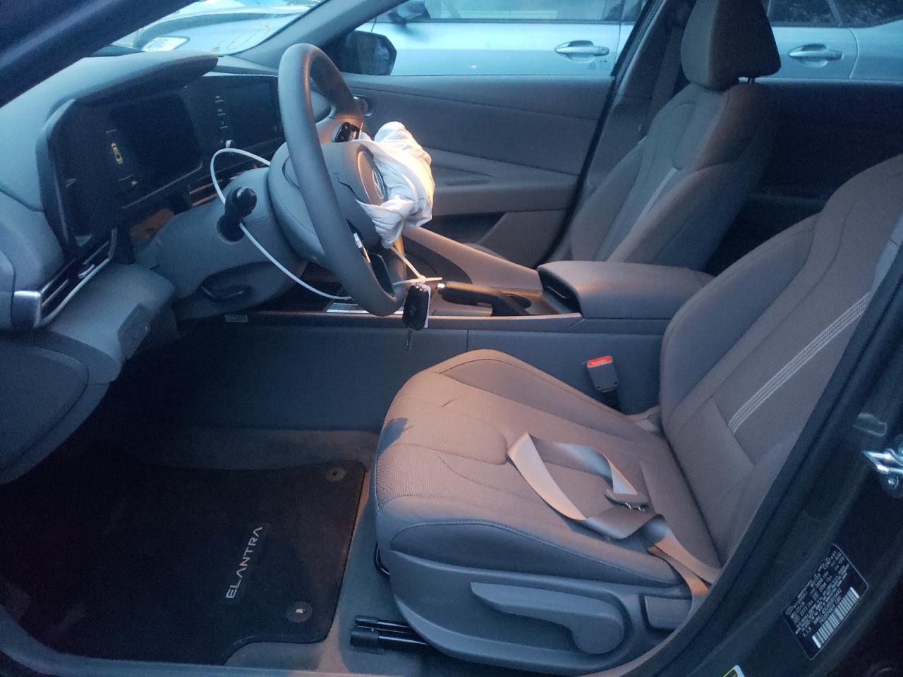 2024 Hyundai Elantra - Image 7