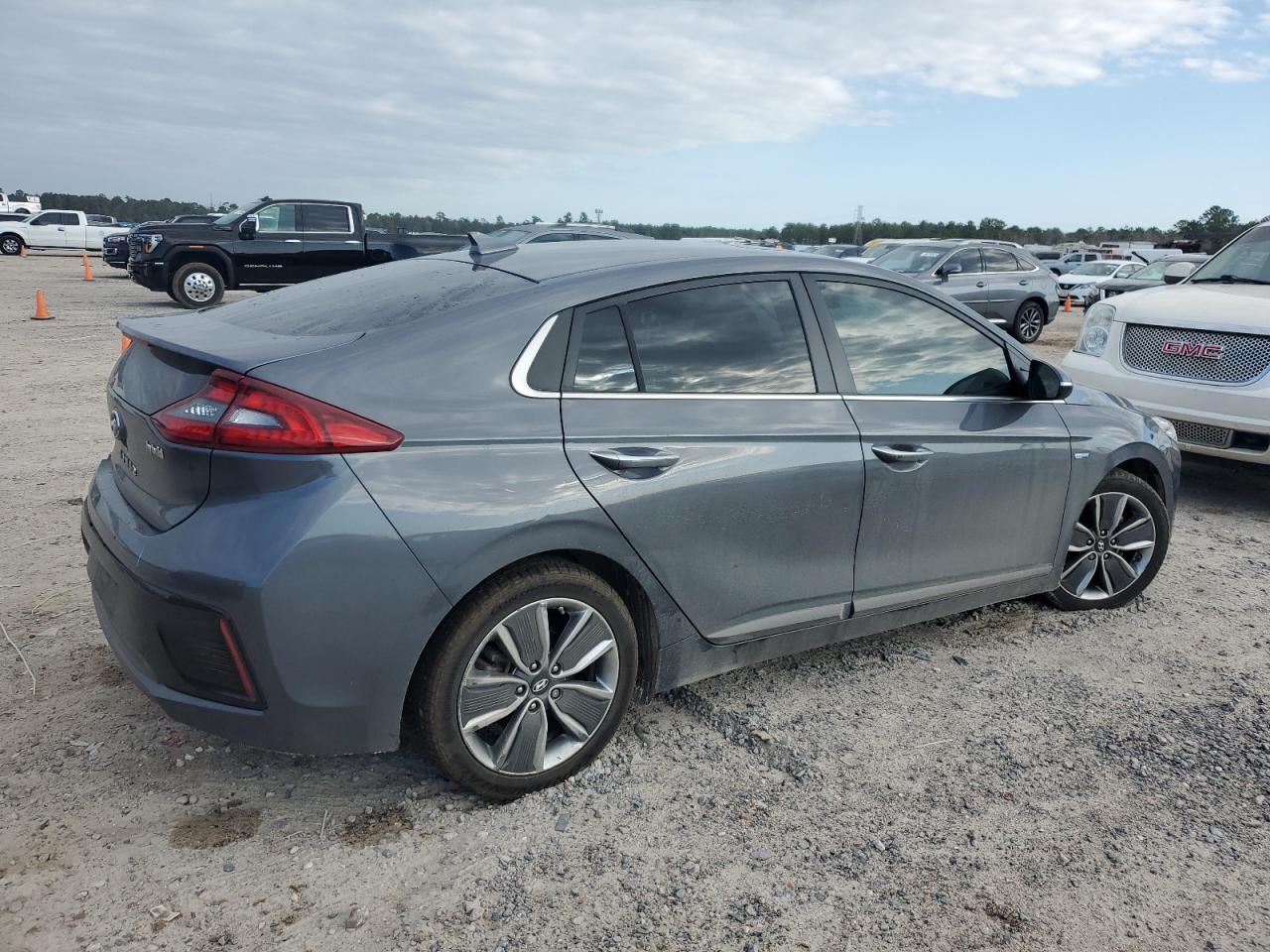 VIN KMHC85LC8JU077617 2018 HYUNDAI IONIQ no.3