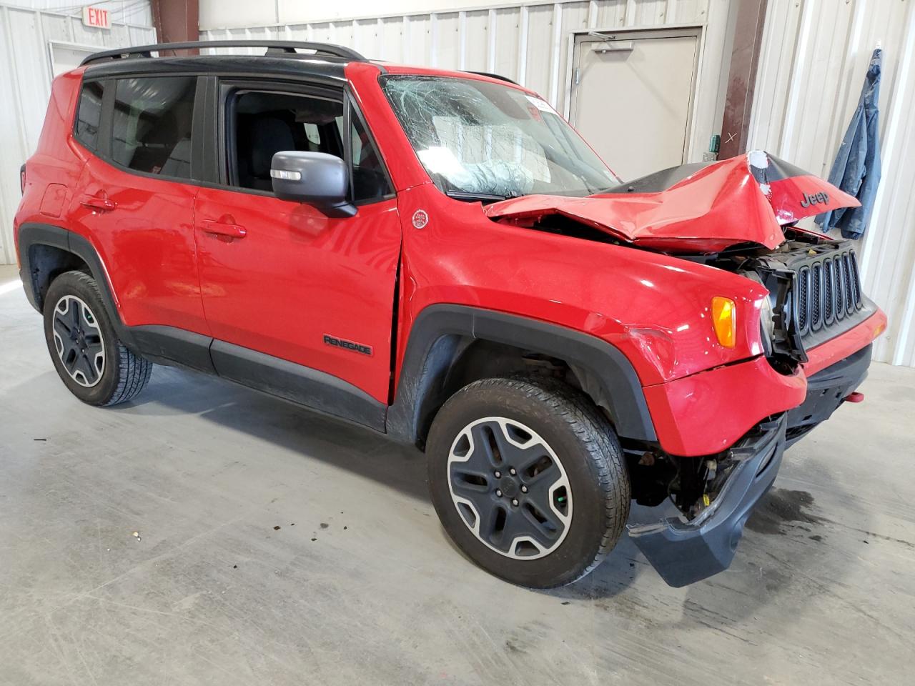 VIN ZACCJBCT3GPD69113 2016 JEEP RENEGADE no.4