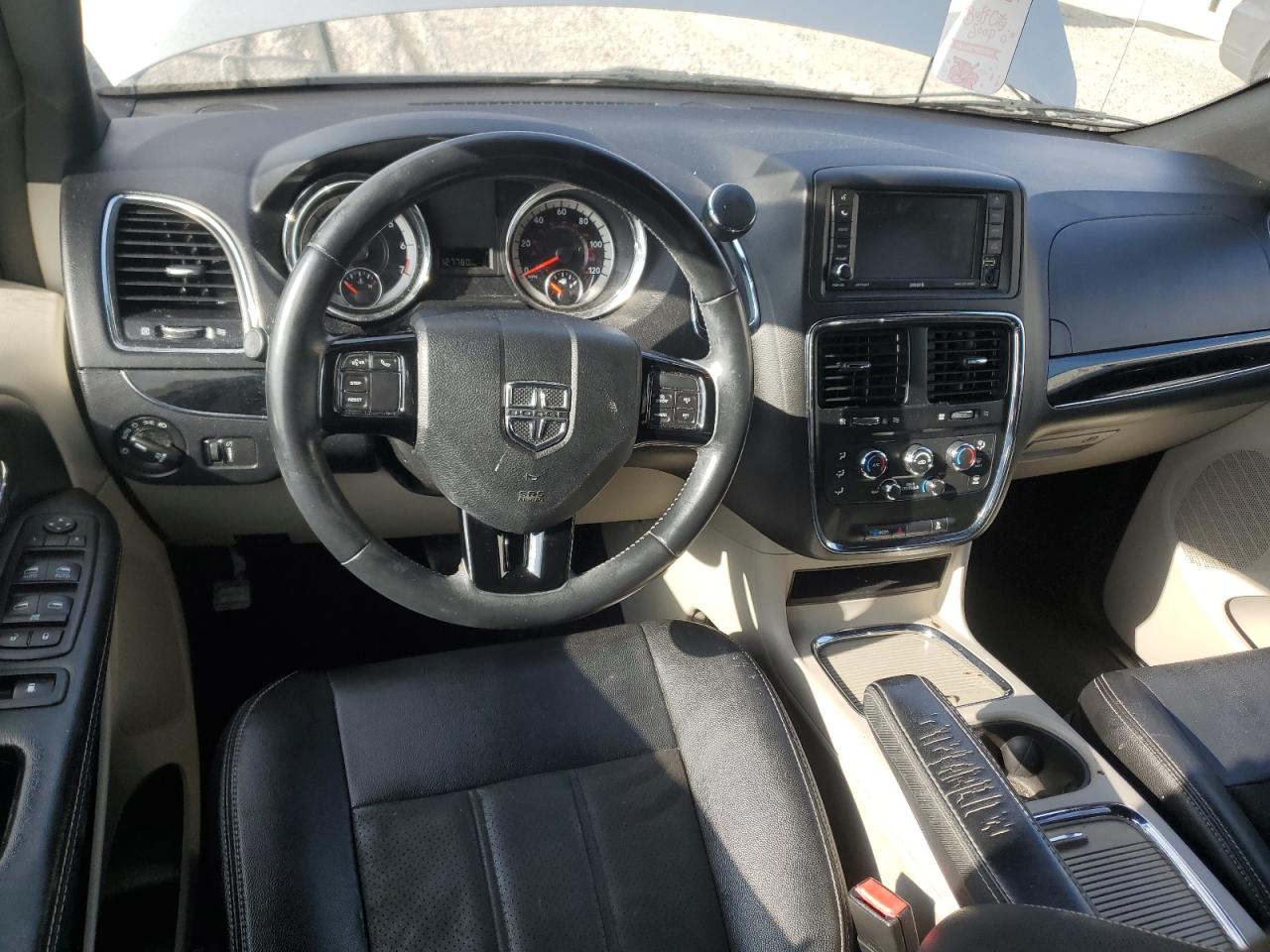 2019 Dodge Caravan - Image 8
