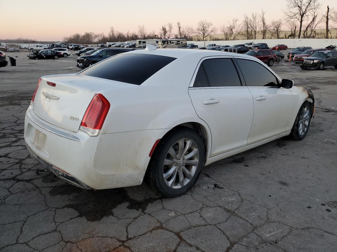 2018 Chrysler 300 - Image 3