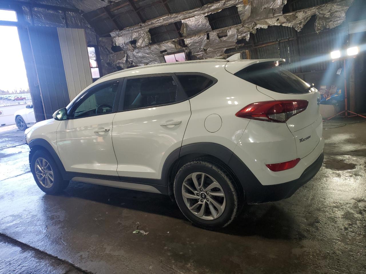 KM8J3CA45JU702626 2018 HYUNDAI TUCSON - Image 2