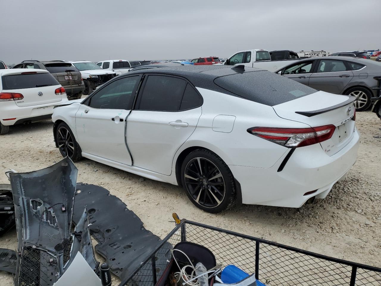 VIN 4T1BZ1HK4JU019215 2018 TOYOTA CAMRY no.2