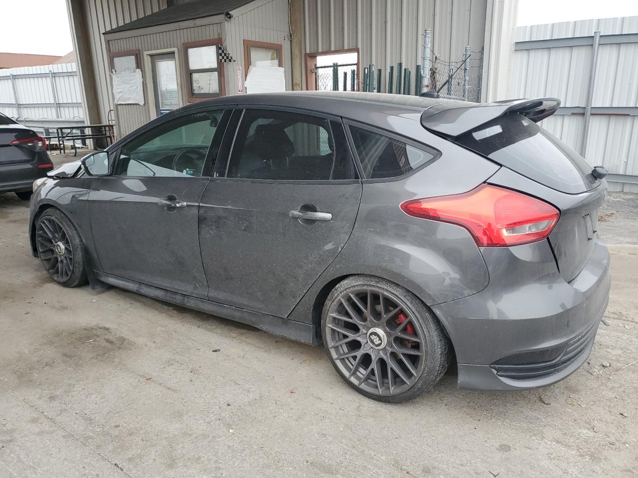 VIN 1FADP3L94FL344520 2015 FORD FOCUS no.2