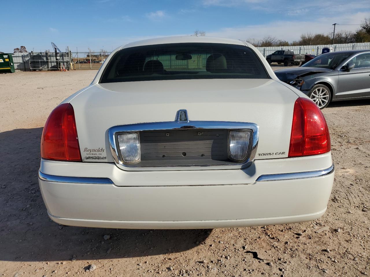 2006 Lincoln Town Car Signature Limited VIN: 1LNHM82V56Y645540 Lot: 84564654