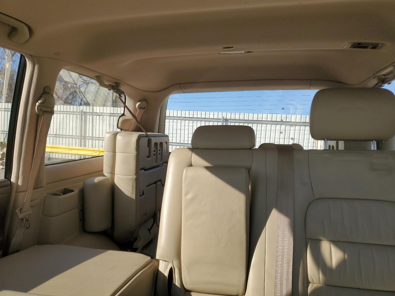 2003 Lexus LX - Image 10