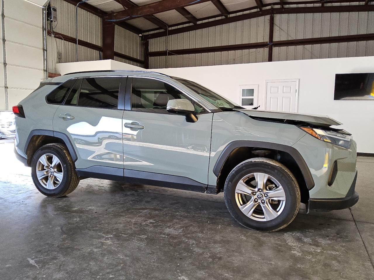 2022 Toyota RAV 4 - Image 4