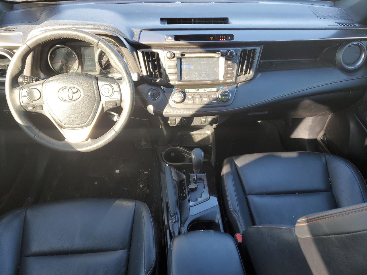 VIN JTMJFREV7HJ156747 2017 TOYOTA RAV4 no.8