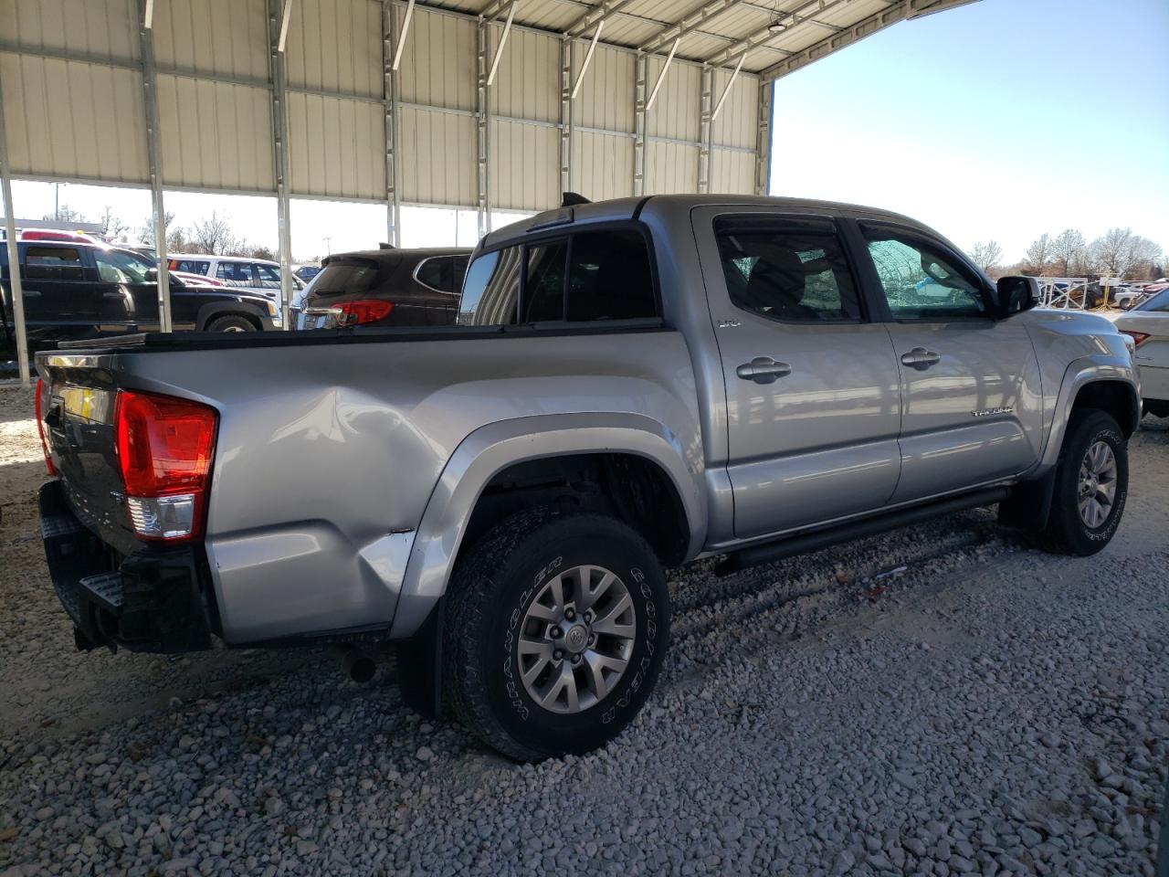 2016 Toyota Tacoma - Image 3