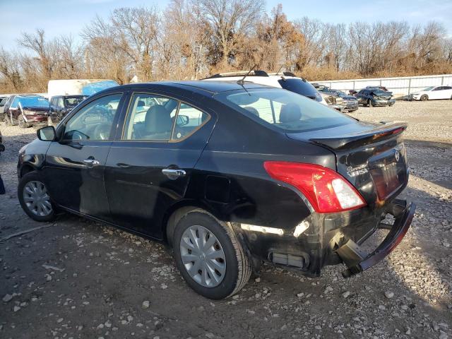 Sedans NISSAN VERSA 2015 Czarny