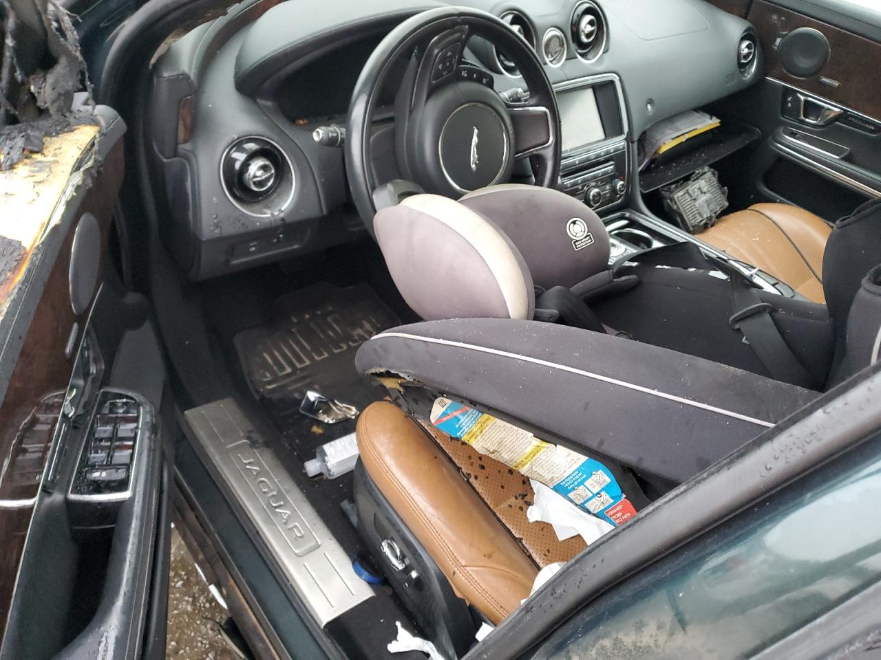 2017 Jaguar XJ - Image 8
