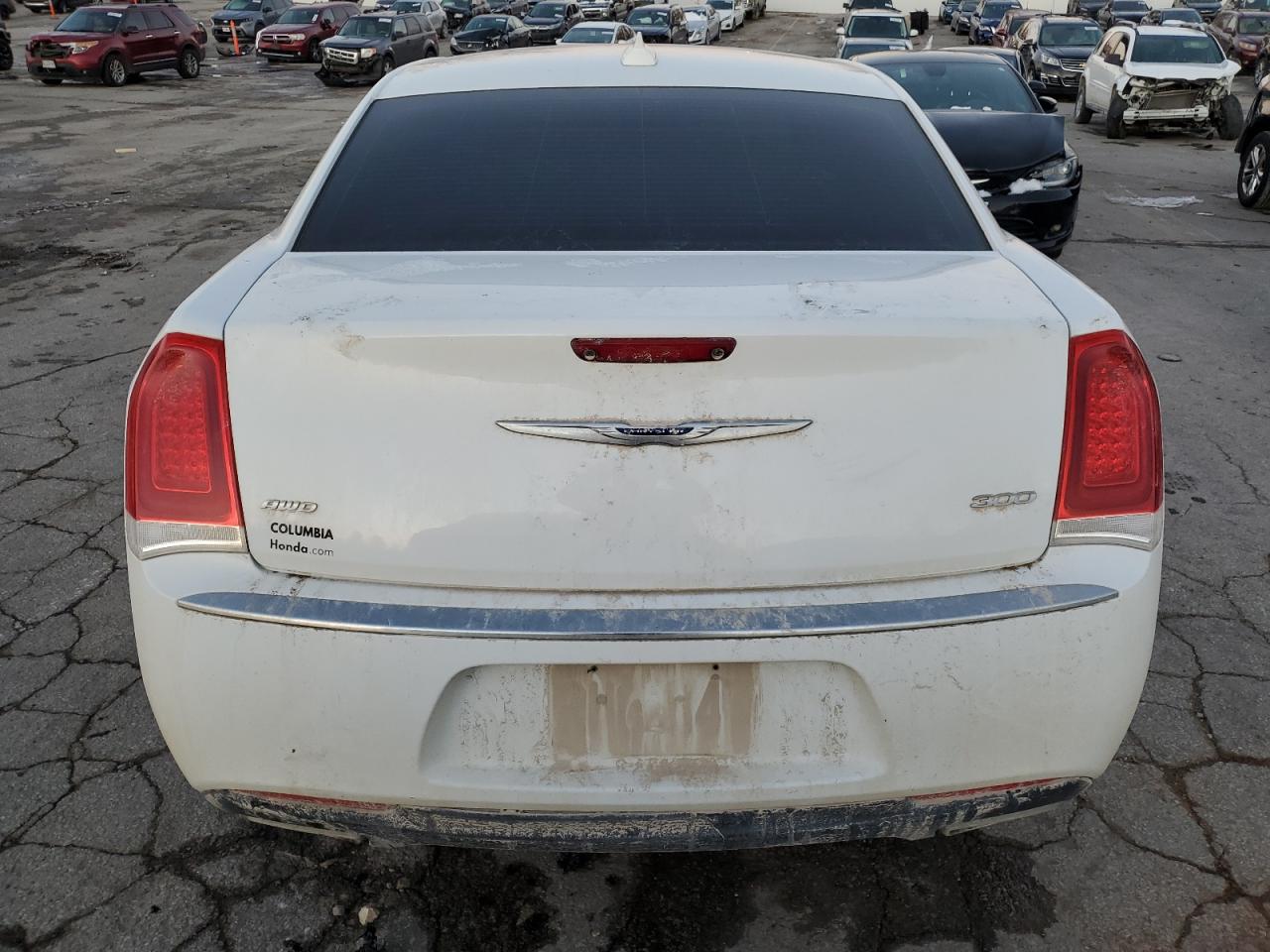 2018 Chrysler 300 - Image 6