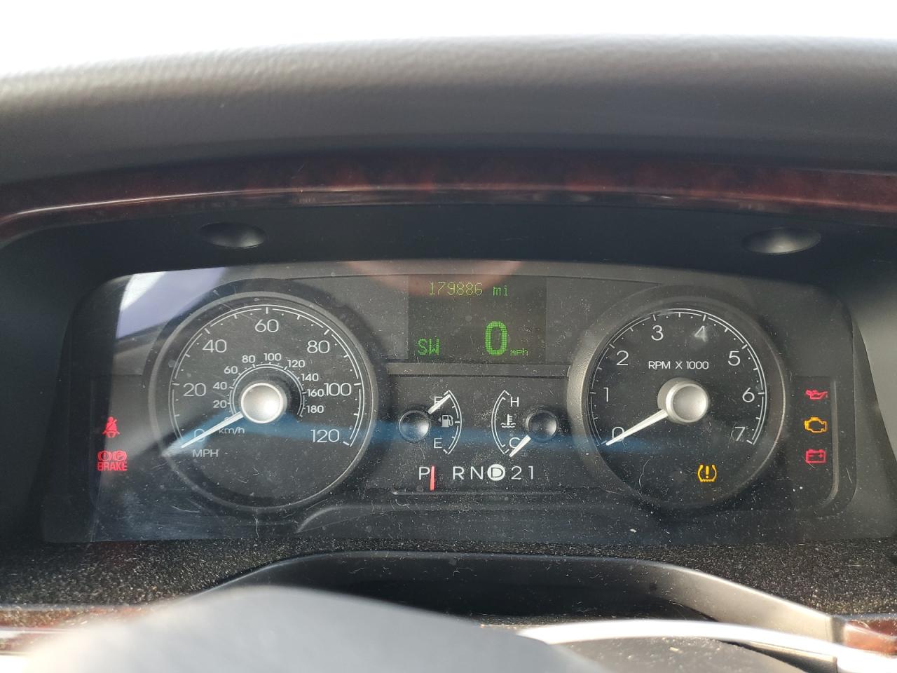 2009 Lincoln Town Car Signature Limited VIN: 2LNHM82V09X602244 Lot: 84258954