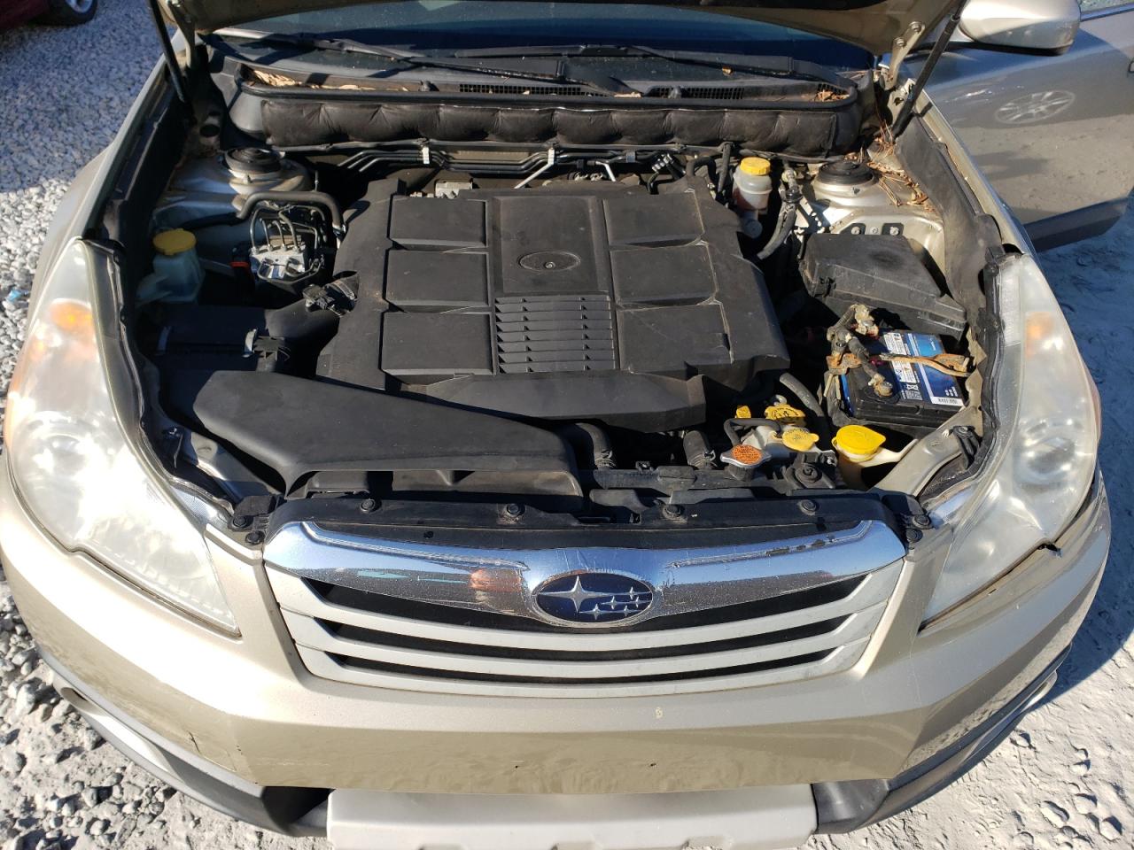 2010 Subaru Outback - Image 12