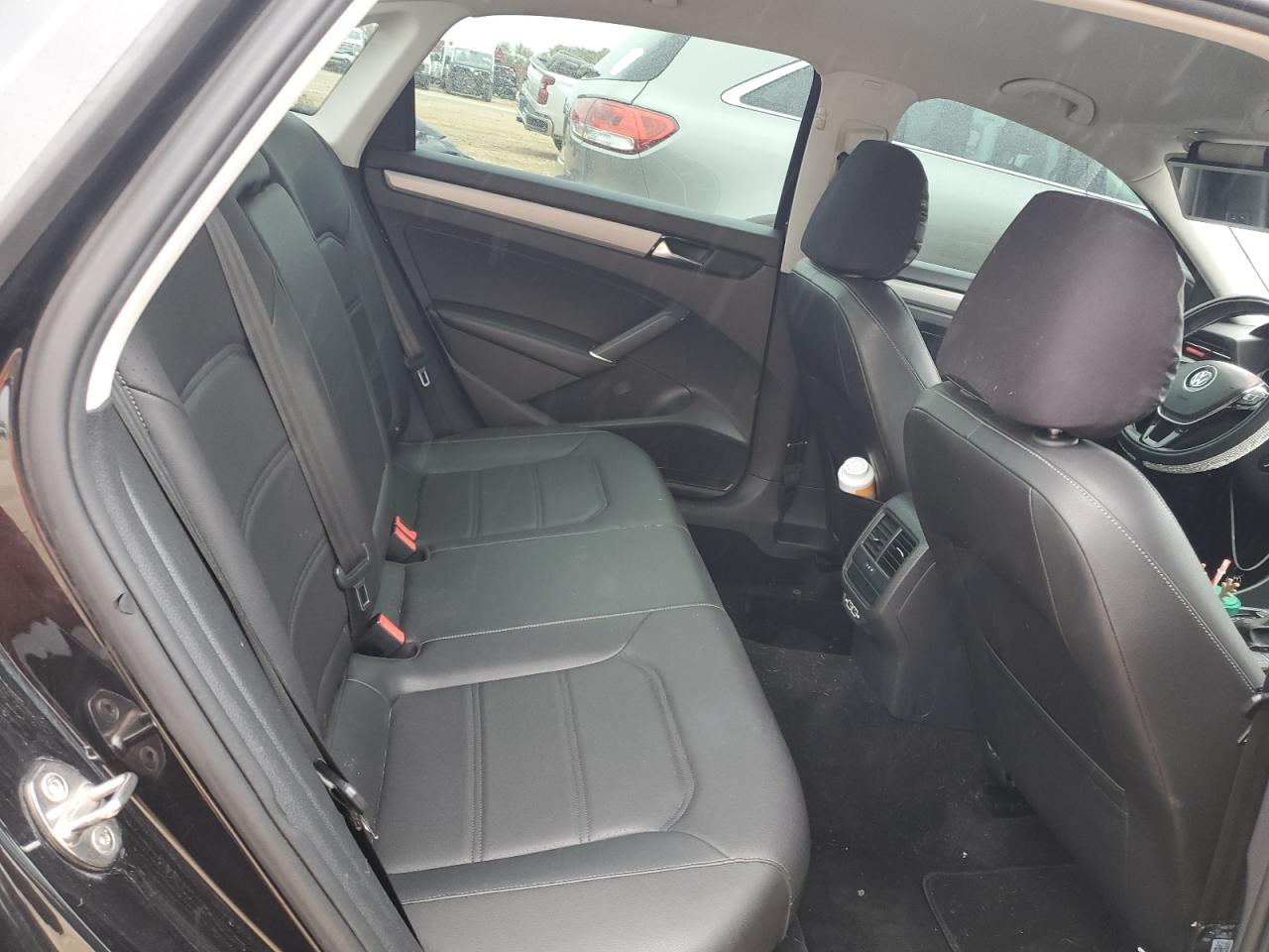 2020 Volkswagen Passat - Image 10