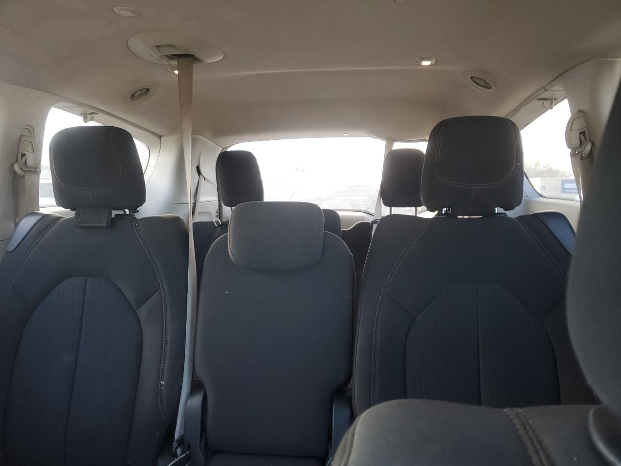 2017 Chrysler Pacifica - Image 10