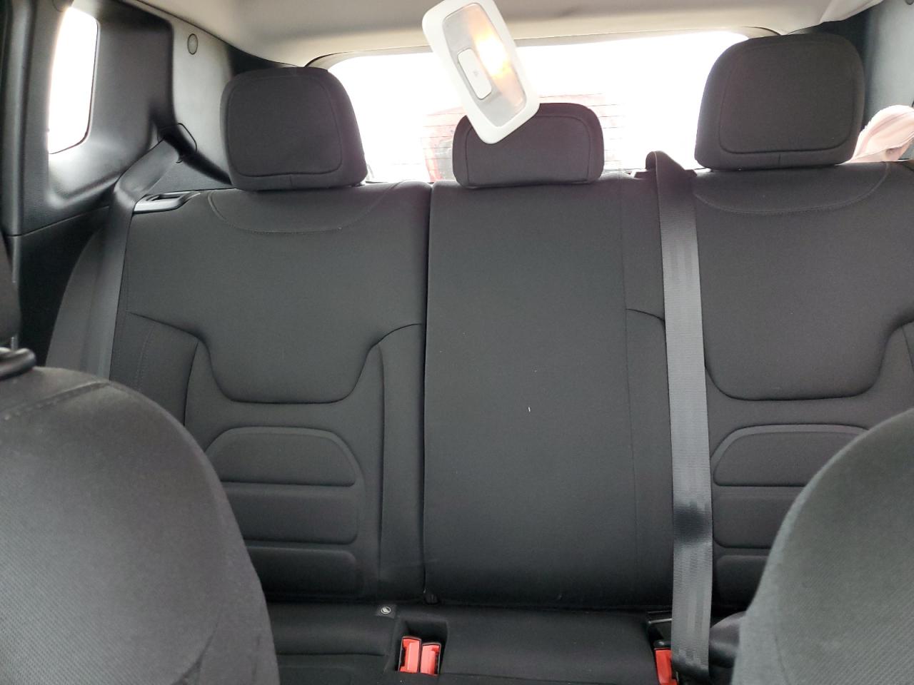 2018 Jeep Renegade - Image 10
