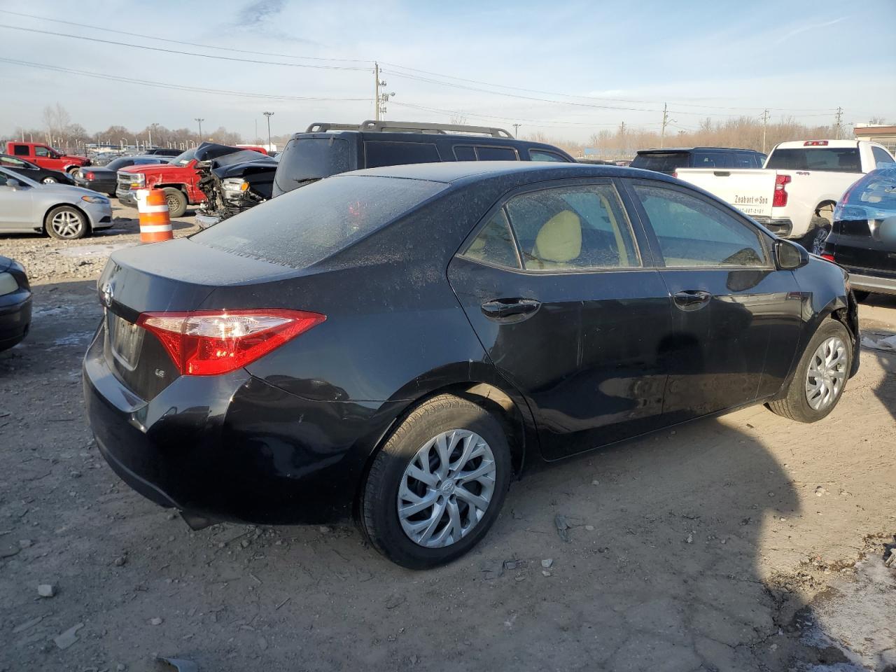 VIN 5YFBURHE0JP771907 2018 TOYOTA COROLLA no.3